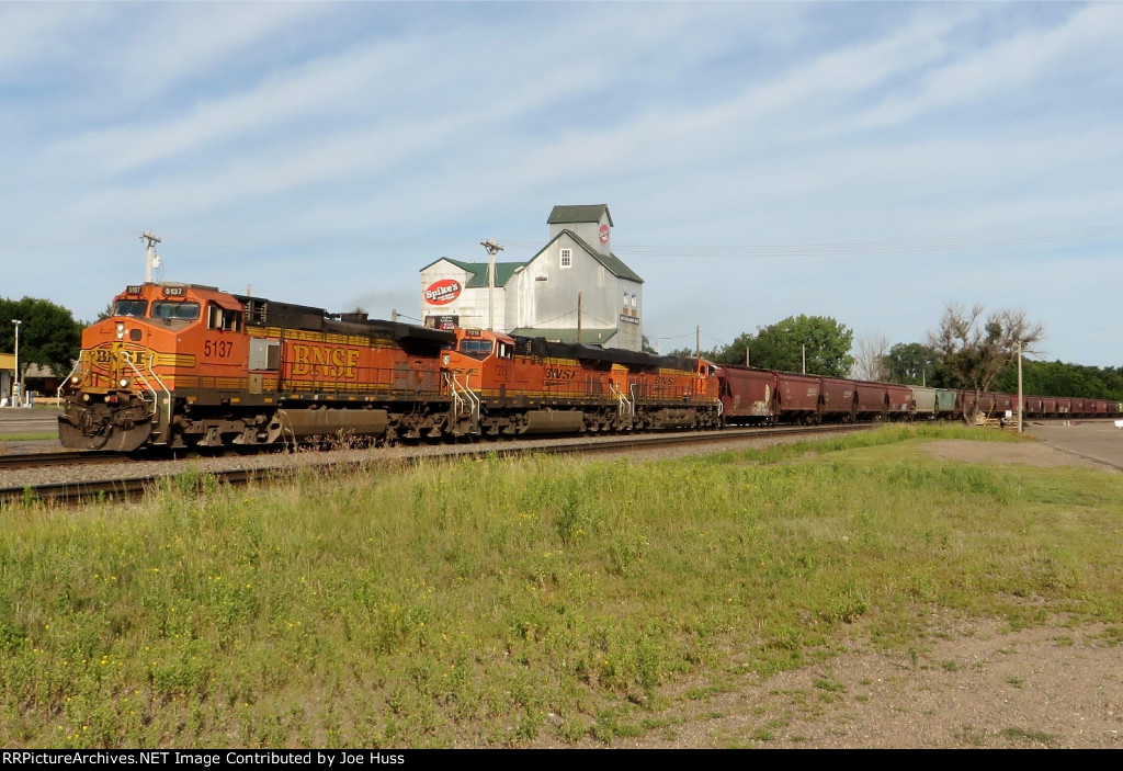 BNSF 5137 East